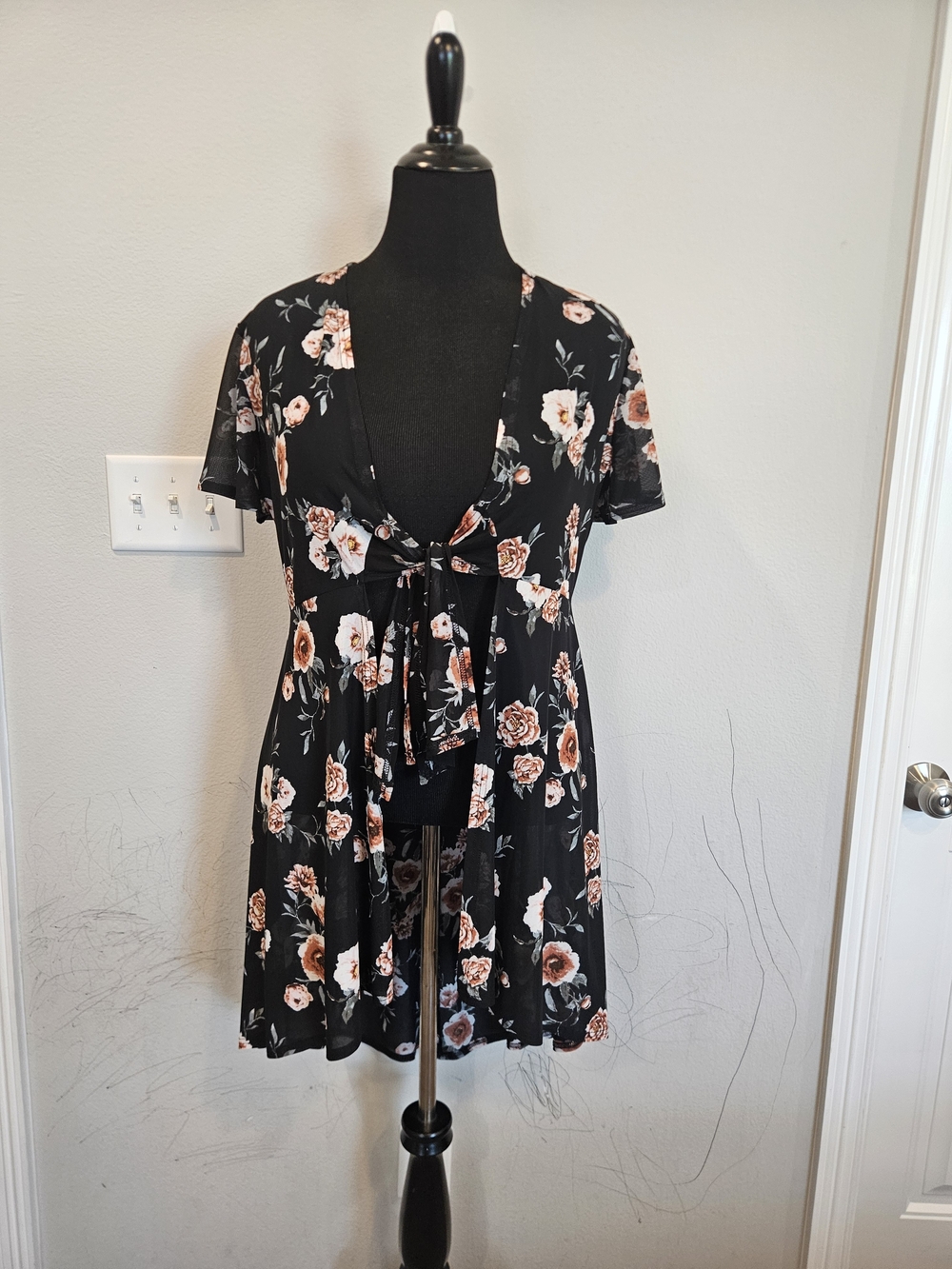 Ember Black Floral Sheer Front Tie Short Sleeve Kimono High Low Top Size Large